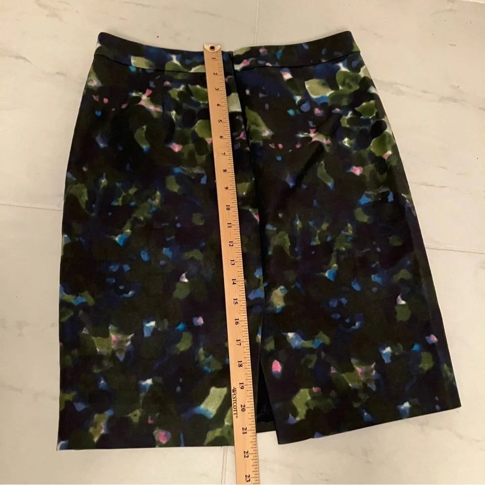 J Crew no 2 pencil skirt.  Dark blue patterned.  Lined. EUC! - Picture 2 of 7